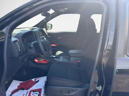 Used 2025 Nissan Frontier PRO-4X w/ Pro Convenience Package AWD/4WD image 12