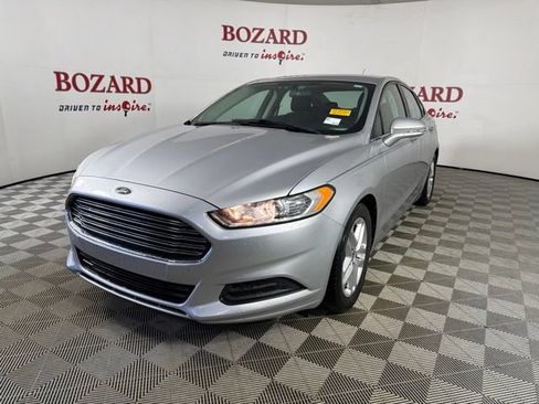 Used 2016 Ford Fusion SE FWD image 4