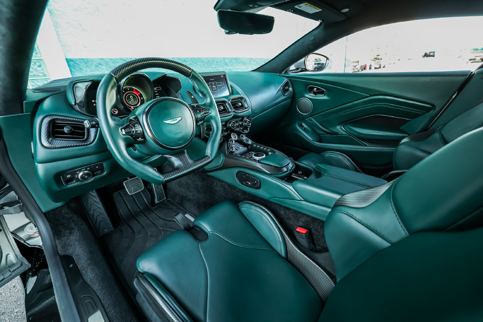 Used 2023 Aston Martin V12 Vantage RWD image 30