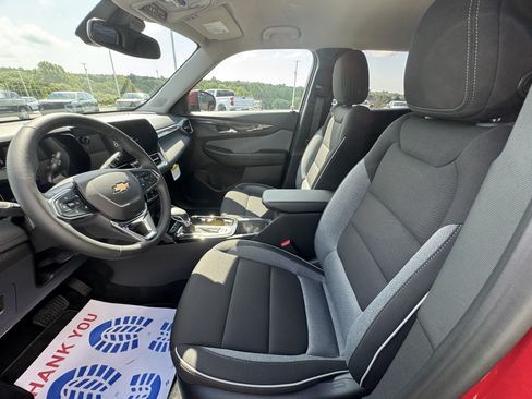 New 2026 Chevrolet TrailBlazer LT w/ Convenience Package FWD image 17