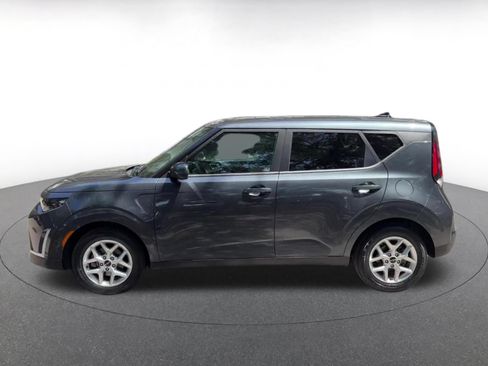 Used 2025 Kia Soul LX w/ LX Technology Package FWD image 9