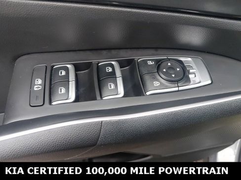 Used 2023 Kia Sorento LX image 18