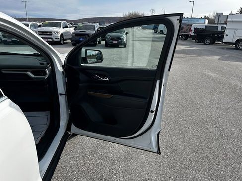 Used 2021 GMC Acadia SLE image 51