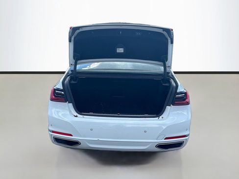 Used 2022 BMW 740i w/ Premium Package RWD image 9