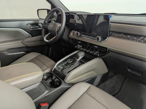 Used 2026 Chevrolet Colorado ZR2 w/ Technology Package AWD/4WD image 23