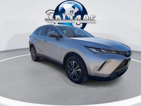 Used 2024 Toyota Venza LE image 2