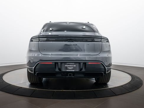 Certified 2025 Porsche Macan 4S Electric AWD/4WD image 6