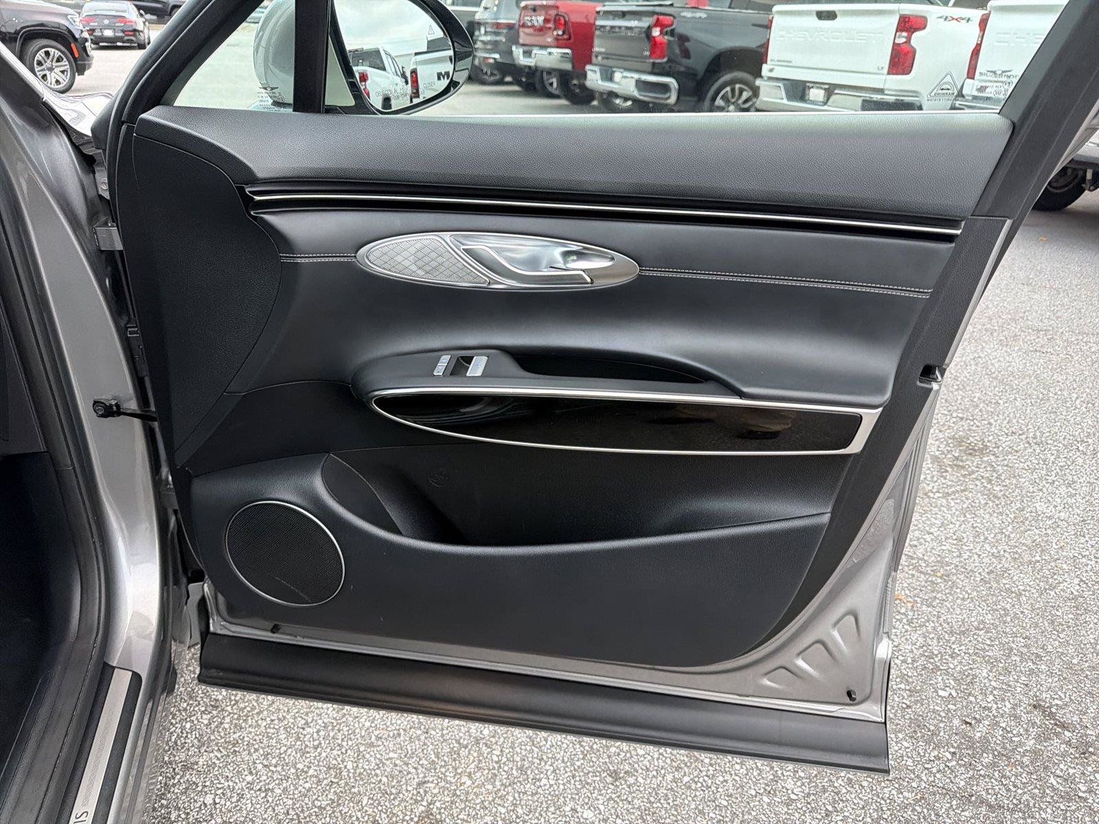 Used 2025 Genesis GV70 2.5T AWD/4WD image 13