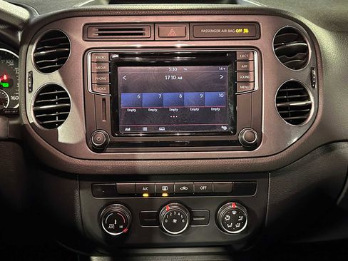 Used 2017 Volkswagen Tiguan S image 25