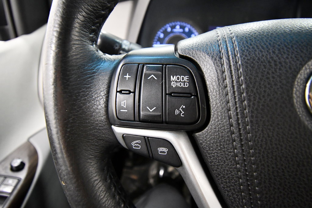 Used 2017 Toyota Sienna XLE Premium FWD image 23
