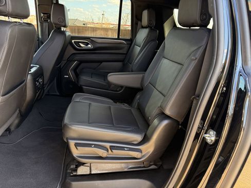 Used 2024 Chevrolet Suburban Z71 w/ Luxury Package image 28