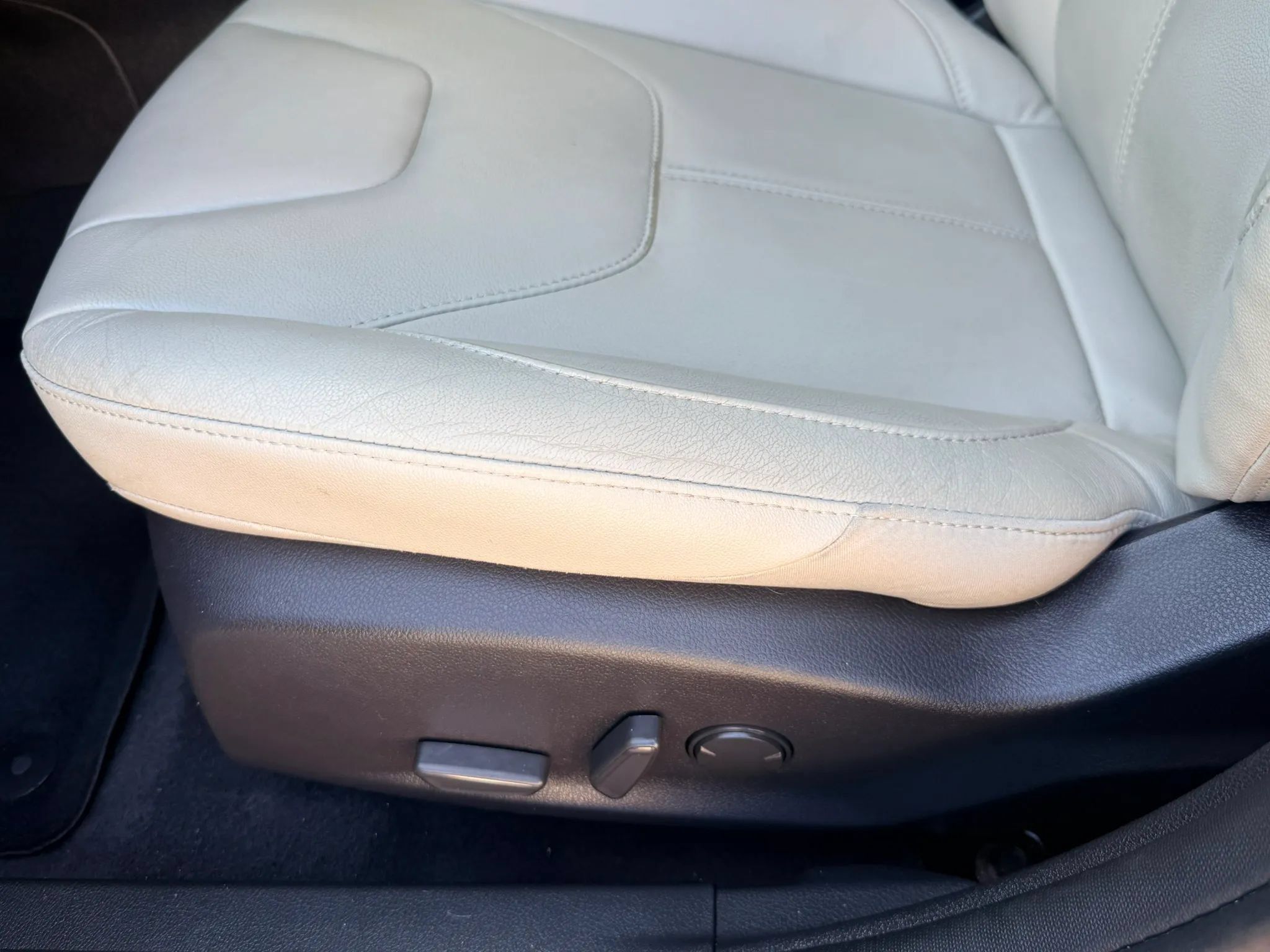 Used 2016 Ford Focus Titanium FWD image 5