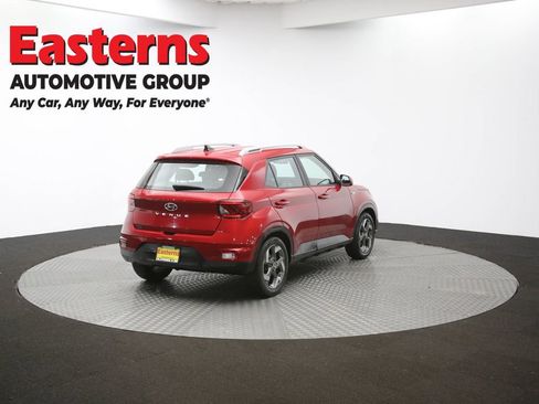 Used 2022 Hyundai Venue SEL image 39