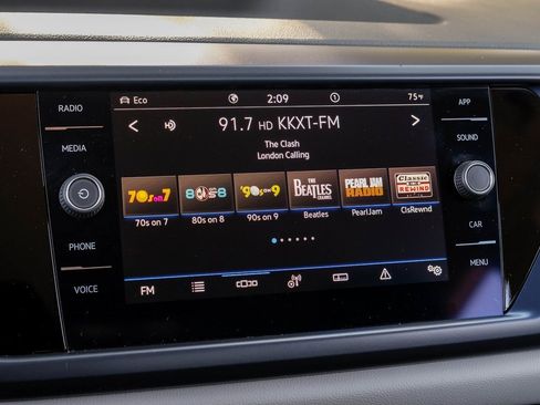 Used 2022 Volkswagen Taos SE image 41