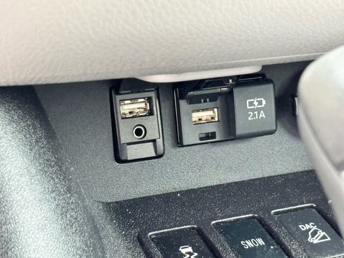 Used 2019 Toyota Highlander XLE w/ Carpet Mat Package (TMS) image 26