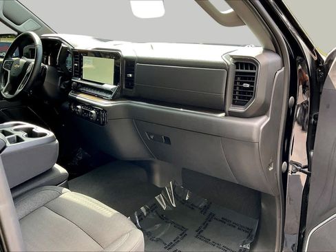 Used 2023 Chevrolet Silverado 1500 LT AWD/4WD image 16