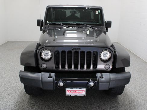 Used 2017 Jeep Wrangler Unlimited Sahara AWD/4WD image 3