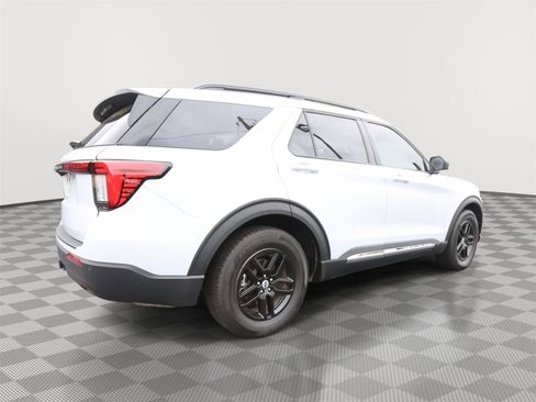 Used 2025 Ford Explorer Active RWD image 3