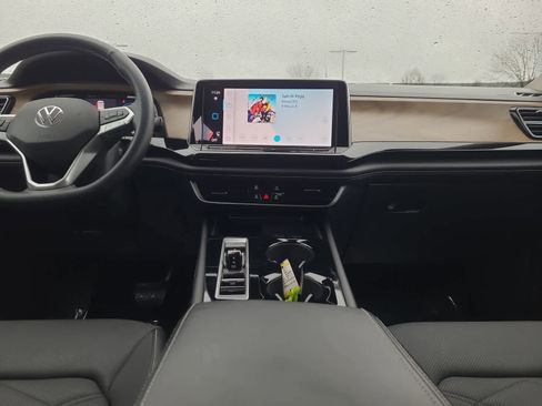 Used 2024 Volkswagen Atlas SE image 18