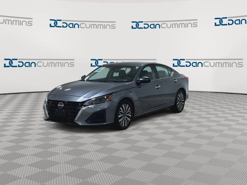Used 2024 Nissan Altima 2.5 SV FWD image 5