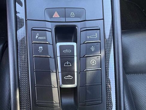 Used 2019 Porsche 911 Turbo S image 21