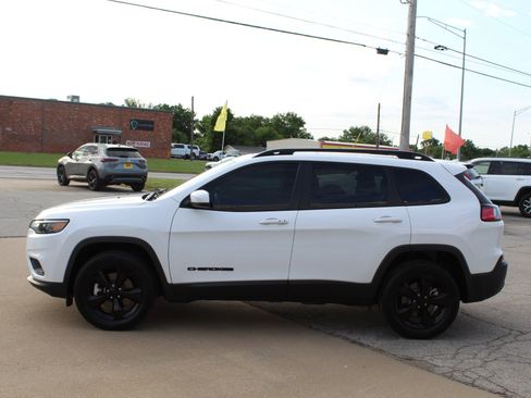 Used 2021 Jeep Cherokee Latitude Plus AWD/4WD image 9