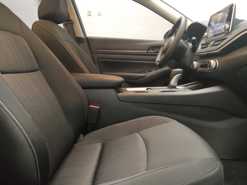 Used 2025 Nissan Altima 2.5 S FWD image 21