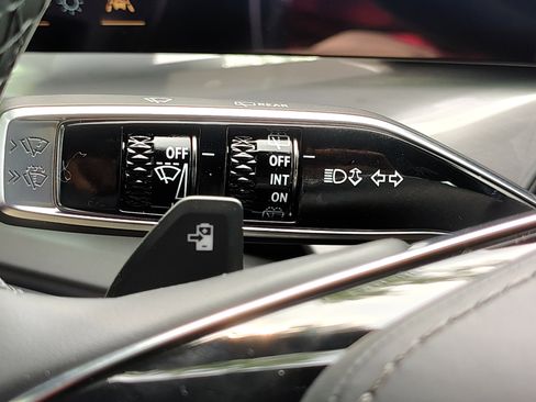 New 2026 Cadillac Vistiq Platinum w/ LPO, Floor Liner Package image 18