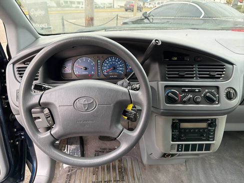 Used 2001 Toyota Sienna LE image 24