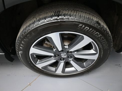 Certified 2024 Honda Pilot Touring image 15