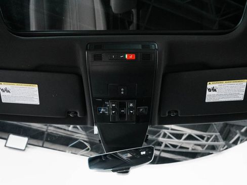 Used 2023 Volkswagen Tiguan SE R-Line AWD/4WD image 41