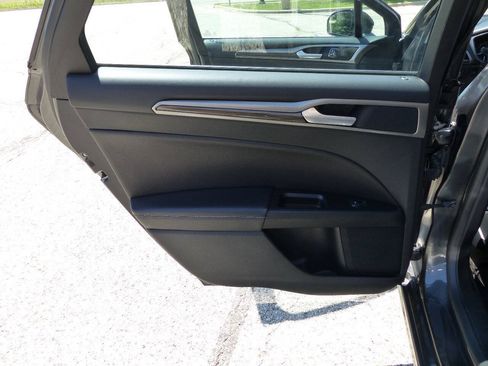 Used 2017 Ford Fusion SE AWD/4WD image 38