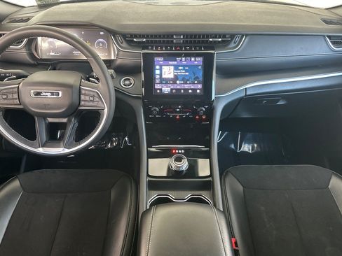 Used 2023 Jeep Grand Cherokee Altitude AWD/4WD image 15
