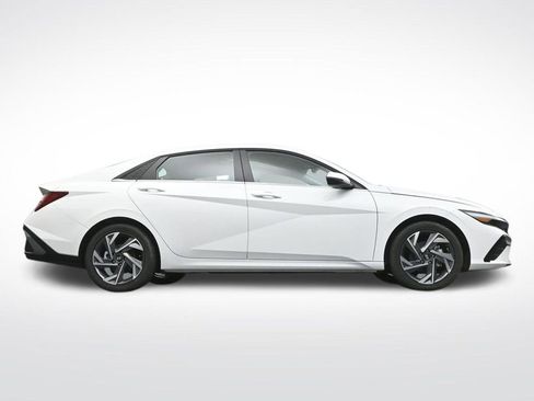 New 2026 Hyundai Elantra Limited FWD image 15