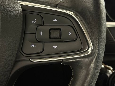 Used 2023 Buick Encore GX Essence w/ Experience Buick Package FWD image 39