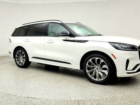 Used 2025 Lincoln Aviator 2WD w/ Jet Appearance Package image 3