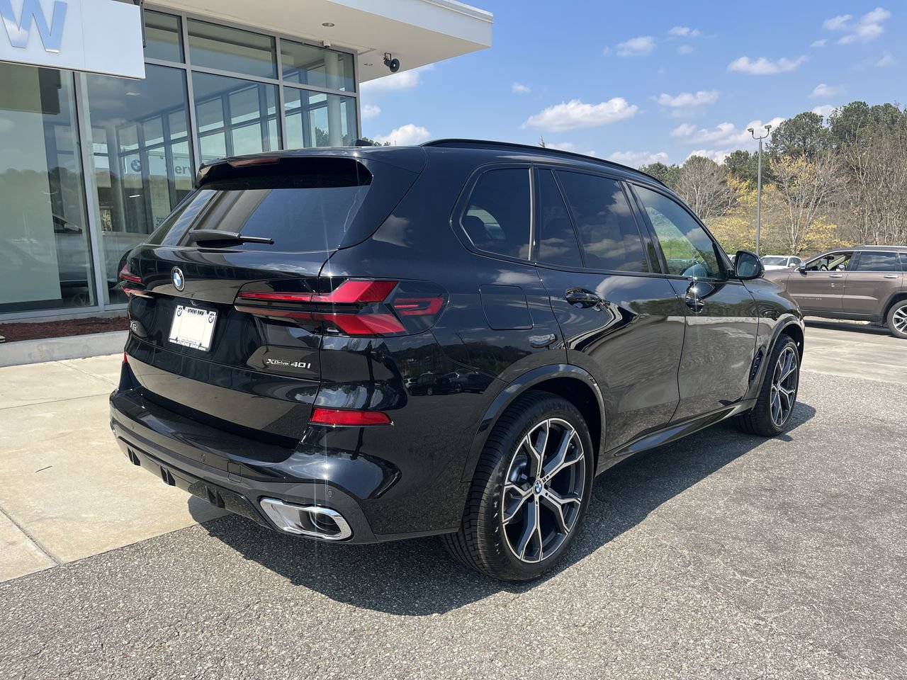 Used 2026 BMW X5 xDrive40i w/ M Sport Package AWD/4WD image 8