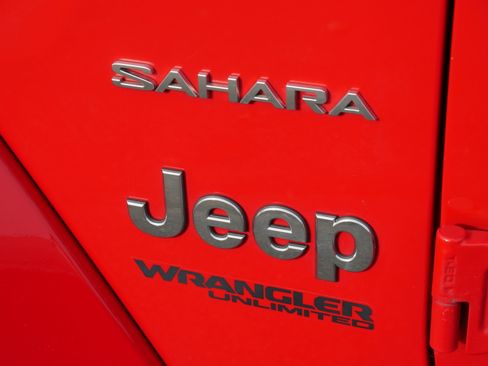 Used 2020 Jeep Wrangler Unlimited Sahara w/ Uconnect 4C Nav & Sound Group image 17