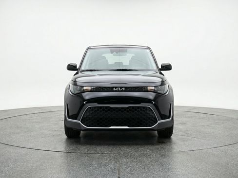 Used 2025 Kia Soul LX w/ LX Technology Package image 2