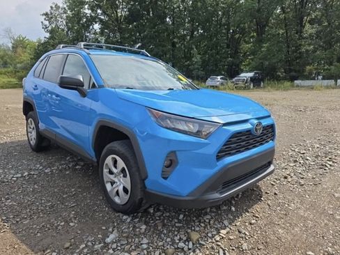 Used 2019 Toyota RAV4 LE AWD/4WD image 3