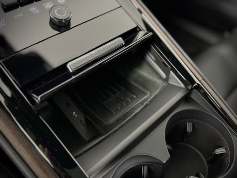 Used 2025 Porsche Panamera 4 image 26