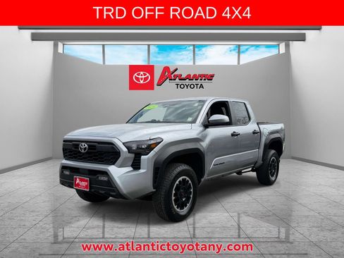 Certified 2024 Toyota Tacoma TRD Off-Road AWD/4WD image 4