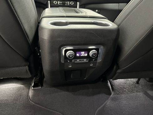 Used 2023 GMC Yukon XL SLT w/ SLT Premium Package RWD image 22