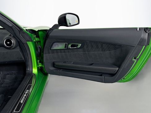 Used 2018 Mercedes-Benz AMG GT R image 22
