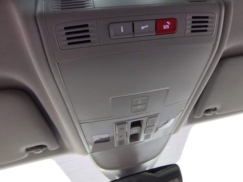 Used 2025 Volkswagen Taos SE image 30