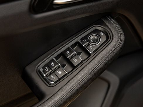 Certified 2023 Porsche Macan AWD/4WD image 21