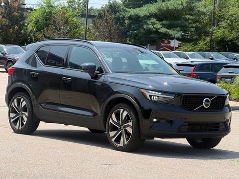 Certified 2025 Volvo XC40 B5 Ultra AWD/4WD image 1