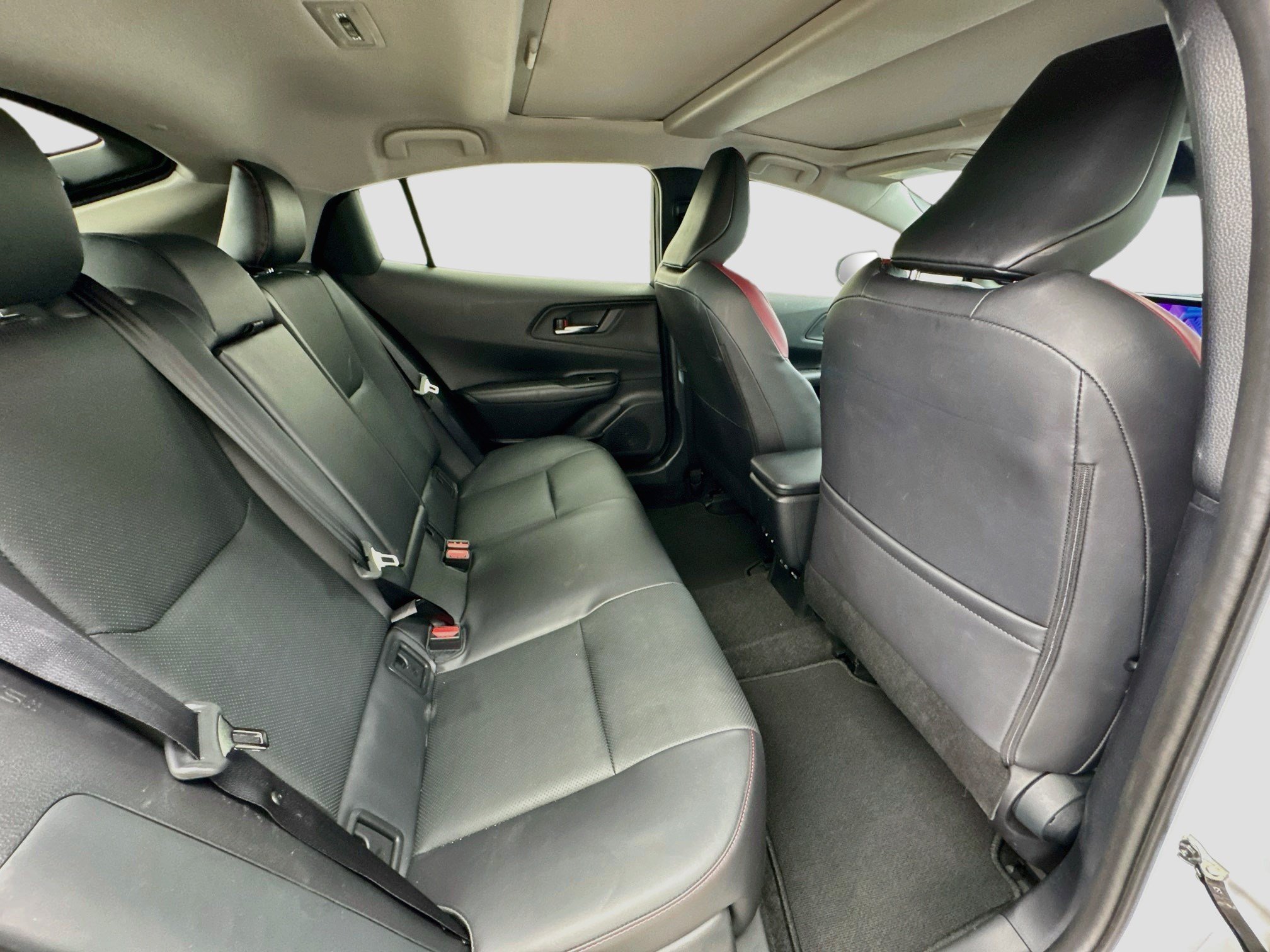 Used 2024 Toyota Prius Prime Premium w/ Advanced Technology Package FWD image 18