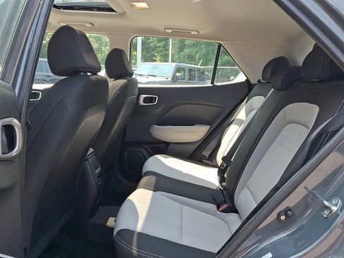 Used 2024 Hyundai Venue SEL FWD image 10