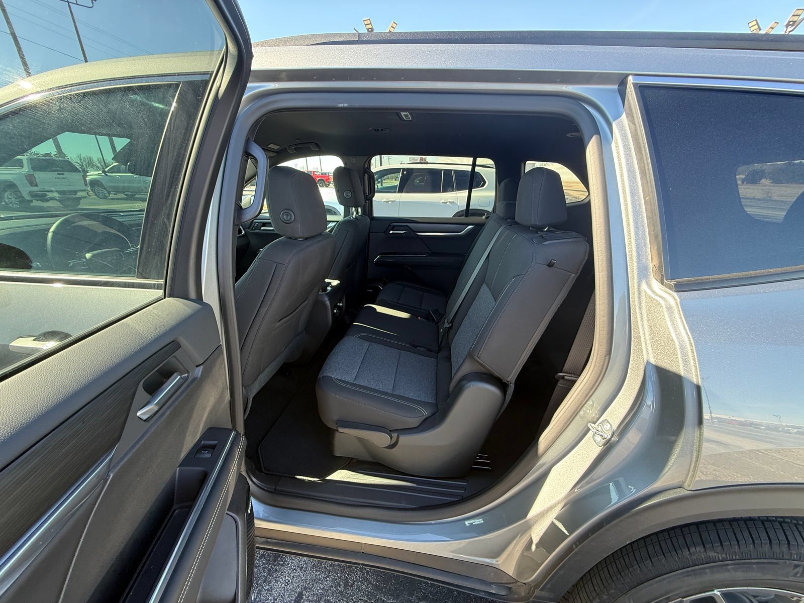 Used 2025 GMC Acadia Elevation FWD image 13